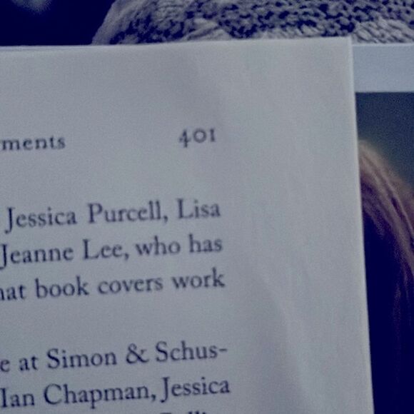 Fly Away Home. A Novel by Jennifer Weiner Hard Cover - Picture 5 of 5